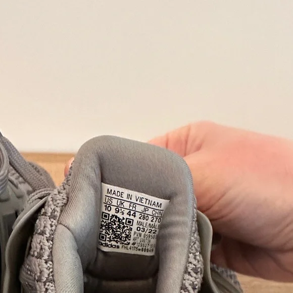 LIKE NEW Ultraboost Adidas Men's Gray Running Shoes - Picture 7 of 7